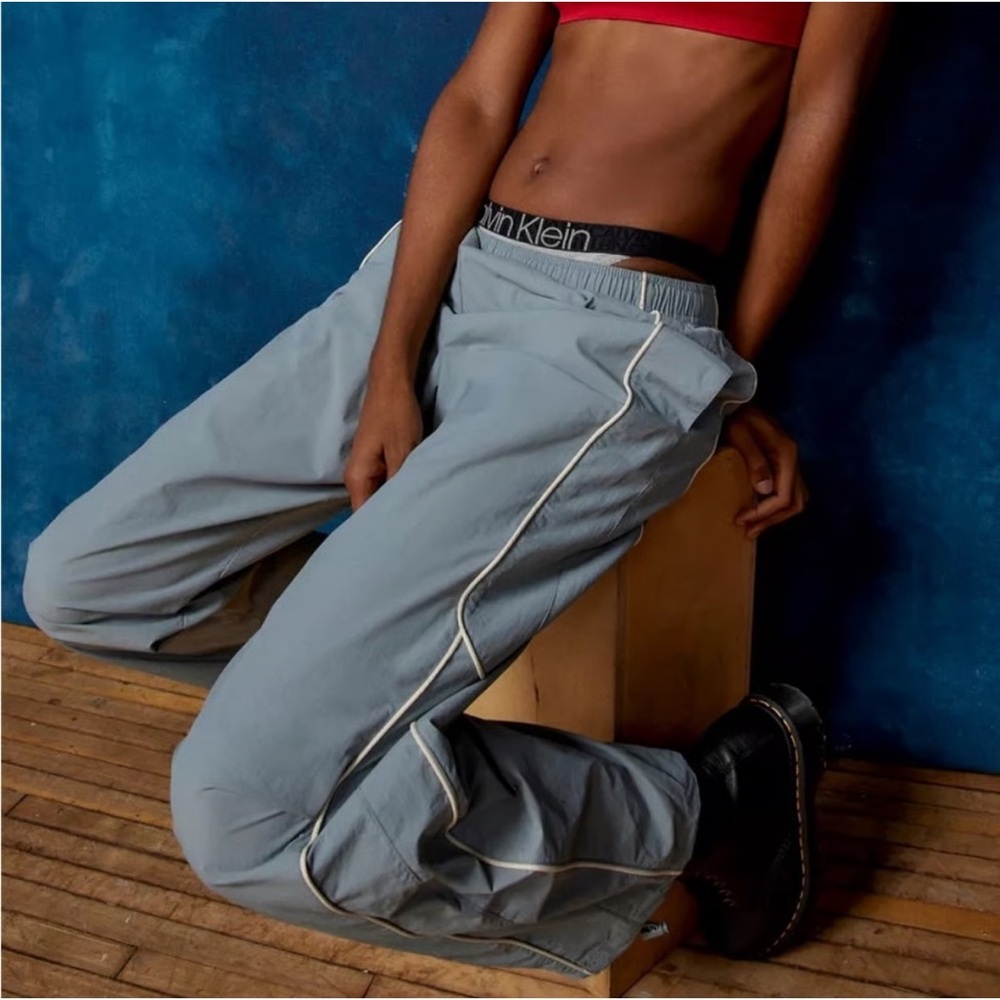 Urban Outfitters BDG Jess Straight Leg Nylon Track Pant Gray White XXS NWT